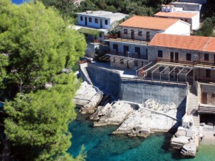 Avskilda lägenheter vid havet Cove Pobij