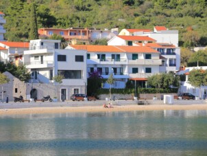 Lägenhet med tre sovrum nära stranden Igrane