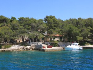 Avskilda lägenheter vid havet Lavdara