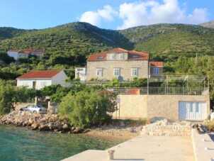 Lägenhet med två sovrum nära stranden Kučište