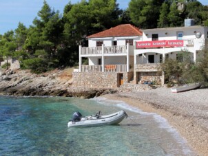 Avskilda lägenheter vid havet Cove Tvrdni Dolac