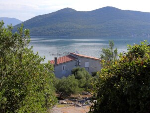 Lägenhet med ett sovrum nära stranden Žuronja