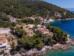 Avskilda lägenheter vid havet Cove Torac