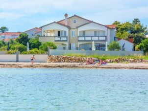 Lägenhet med ett sovrum nära stranden Vir - Kozjak