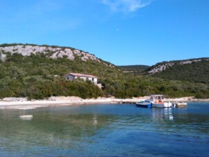 Hus med två sovrum nära stranden Cove Kobiljak