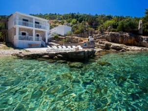 Hus med två sovrum nära stranden Cove Pokrivenik