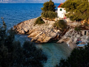 Hus med tre sovrum nära stranden Cove Pakomina