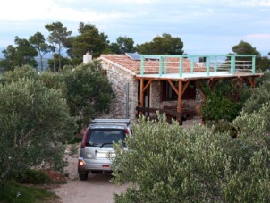 Secluded holiday house Neviđane