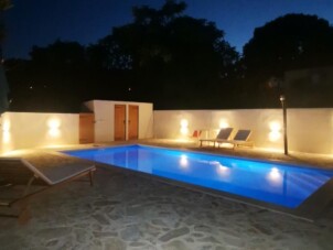 Holiday house with a swimming pool Vrbanj