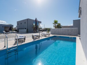 Luxury villa with a swimming pool Vir - 18615