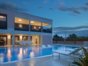 Luxury villa with a swimming pool Vir - 18568