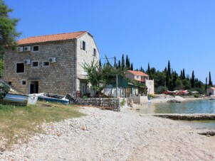 Rum nära stranden Slađenovići