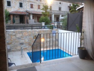 Holiday house with a swimming pool Fuškulin