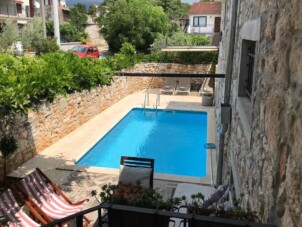 Family friendly house with a swimming pool Fuškulin