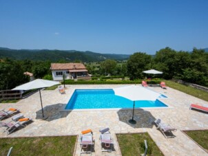 Family friendly house with a swimming pool Katun Boljunski