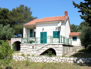 Hus med två sovrum nära stranden Jakišnica