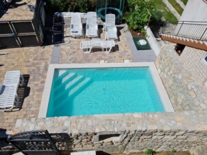 Family friendly house with a swimming pool Selce