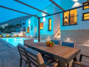 Luxury villa with a swimming pool Bošana