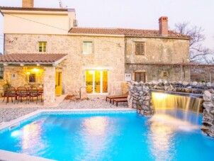 Luxury villa with a swimming pool Garica