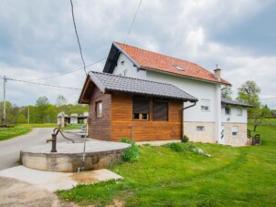 Lägenhet med två sovrum och balkong Rakovica