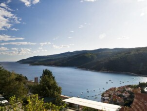 Lägenhet med två sovrum med terrass och havsutsikt Rabac