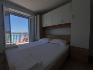 Rum nära stranden Slađenovići