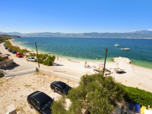 Lägenhet med två sovrum nära stranden Slatine