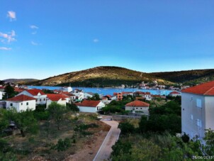 Lägenhet med två sovrum med terrass och havsutsikt Vinišće