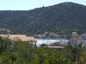 Lägenhet med två sovrum med terrass och havsutsikt Vinišće