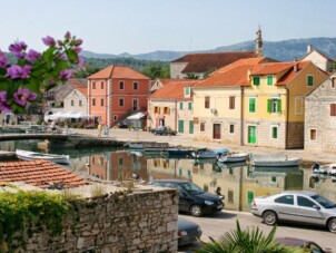 Semesterhus vid havet Vrboska